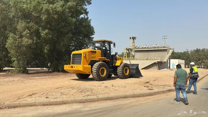 معدات واليات وشاحنات بأسعار نهايه السنه 0