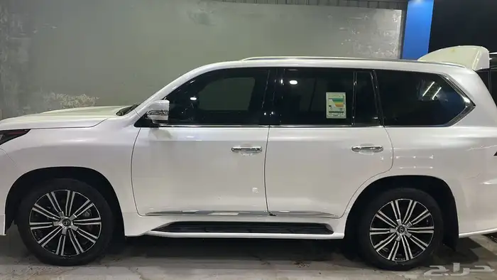 لكزس 2020 مالك اول 3