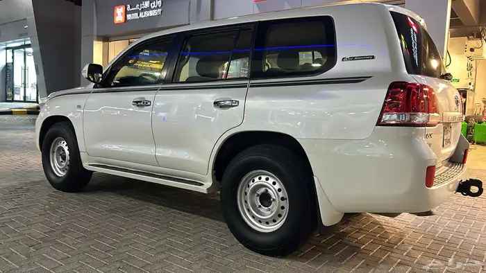 لاندكروزر 2011 4