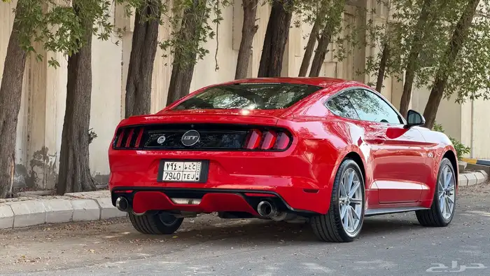 للبيع فورد موستنق GT 5.0 مخزن ممشى ( 8 ) الاف فقط 16