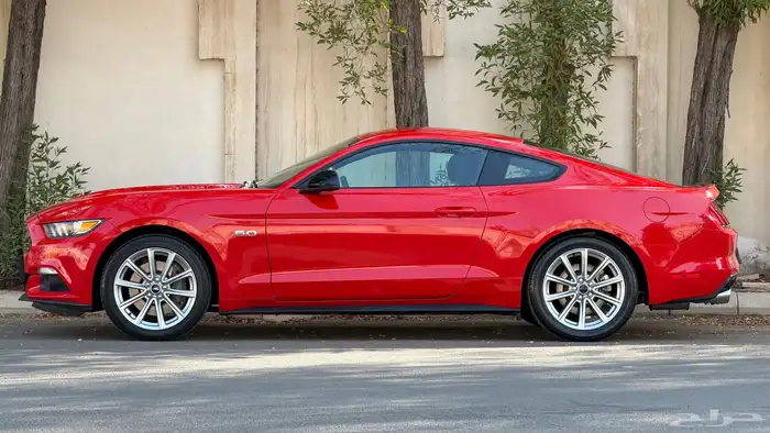 للبيع فورد موستنق GT 5.0 مخزن ممشى ( 8 ) الاف فقط 8