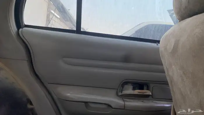 يوجد لدي قطع فورد فكتوريا 23