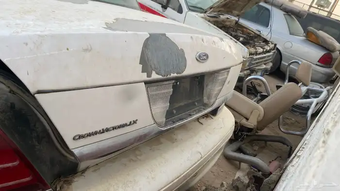 يوجد لدي قطع فورد فكتوريا 44