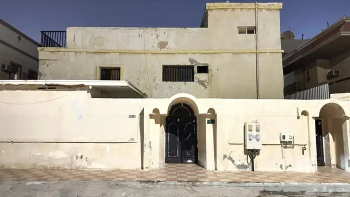 بيت دورين وملحق في حي العزيزية الشمالية 0