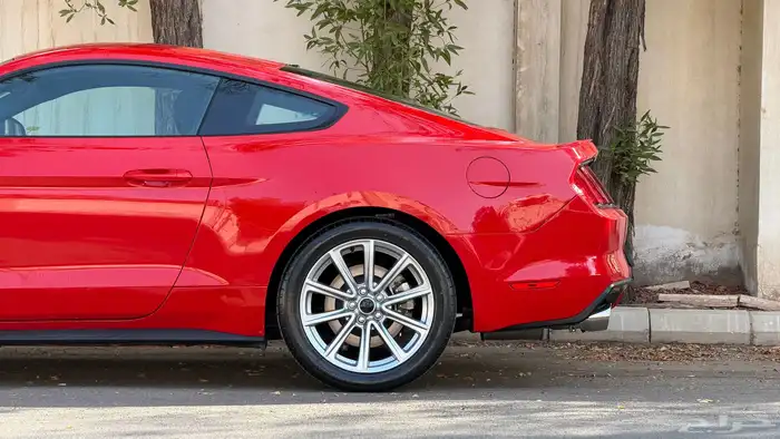 للبيع فورد موستنق GT 5.0 مخزن ممشى ( 8 ) الاف فقط 9