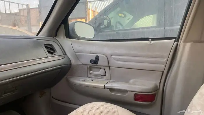 يوجد لدي قطع فورد فكتوريا 16