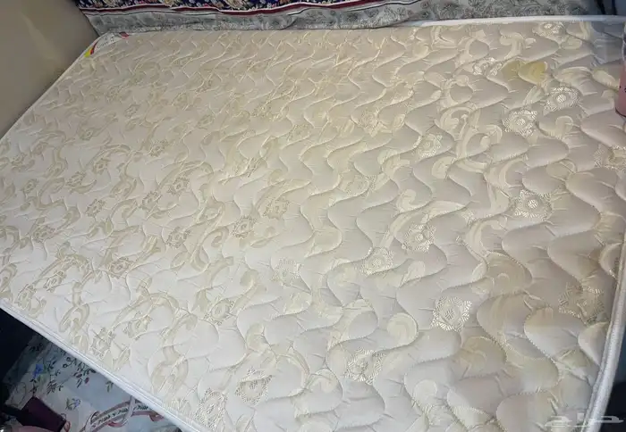 سرير للبيع مع السليب حقه للبيع لصامل 0