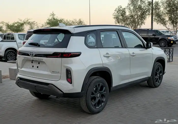تويوتا أوربان كروز 2026 GLX اقل سعر في المملكة 3