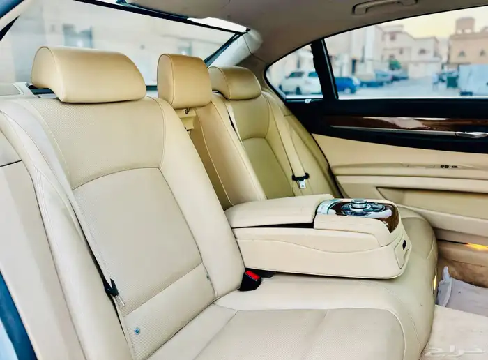 بي ام دبليو ((2010))740فل كامل 1