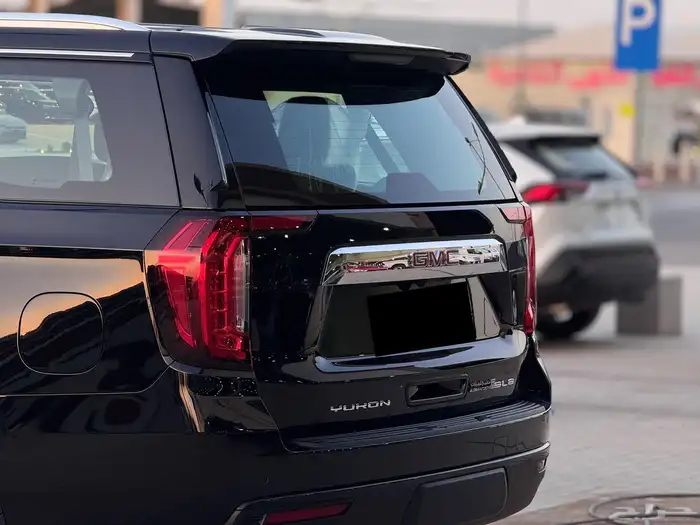 جي ام سي يوكن 2023 اسود 9