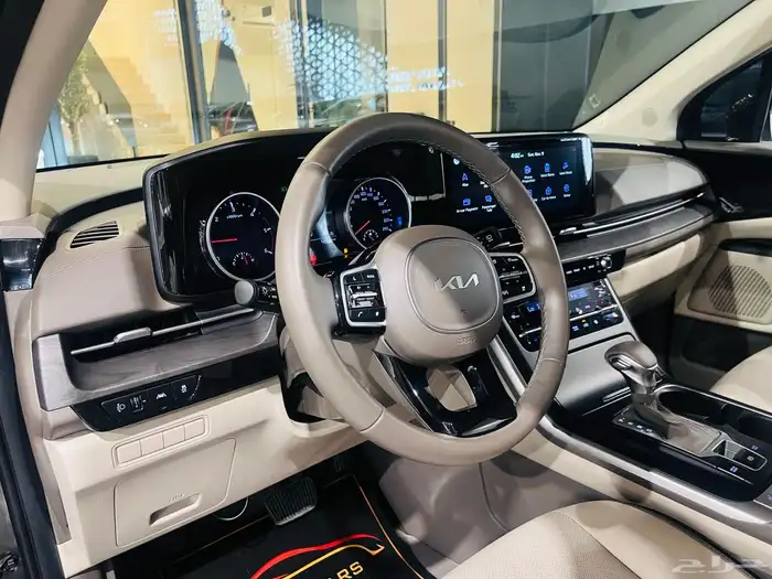 كيا كارنيفال 2023 (بحاله ممتازه) 12