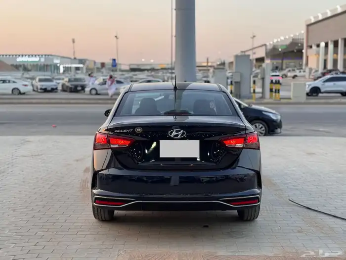 هيونداي اكسنت 2023 ازرق غامق 6