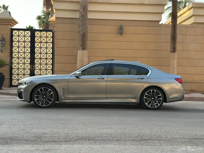 بي ام 740iL 2021 ضمان وصيانه 18