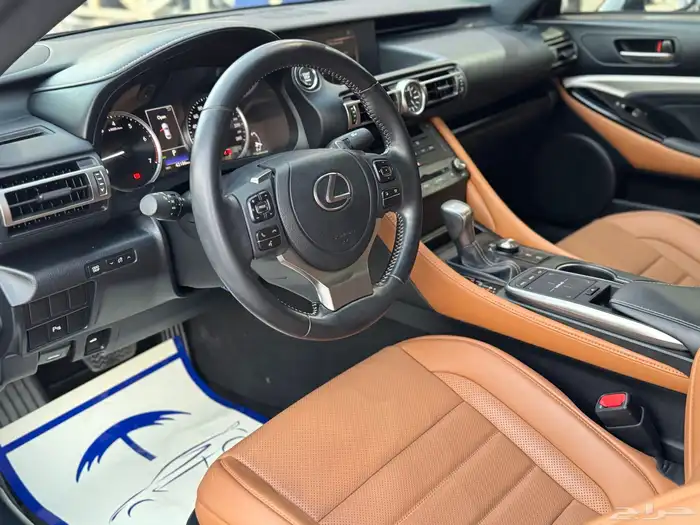 لكزس RC300 2022 بحالة الوكالة 4