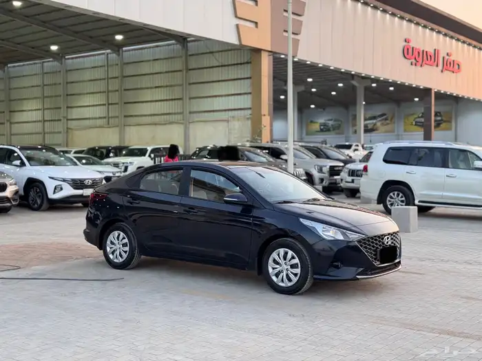 هيونداي اكسنت 2023 ازرق غامق 4