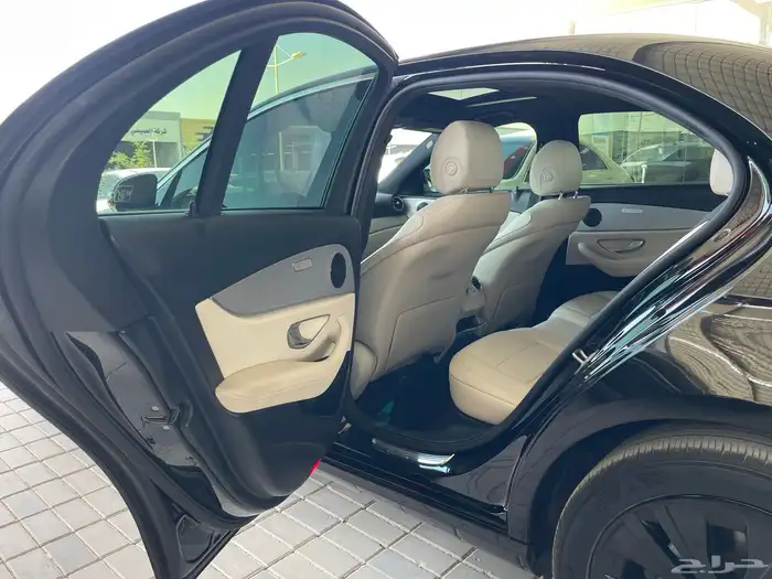 مرسيدس 2021 E250 رادار قياده ذاتيه فتحه سقف ( بنزين) 2.0T 18