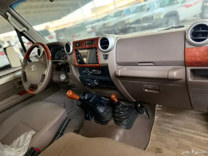 تويوتا شاص بريمي رفرف موديل 2016 20