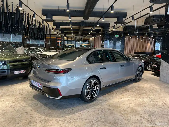 بي ام دبليو 735 - BMW 735i M Kit 2026 3