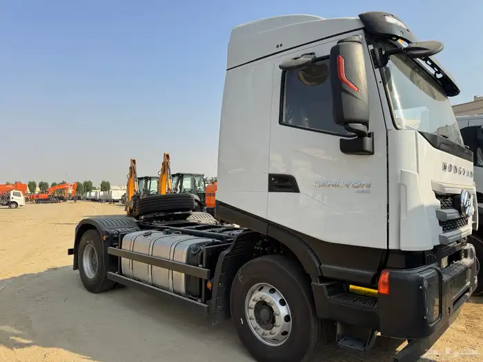 معدات واليات وشاحنات بأسعار نهايه السنه 2