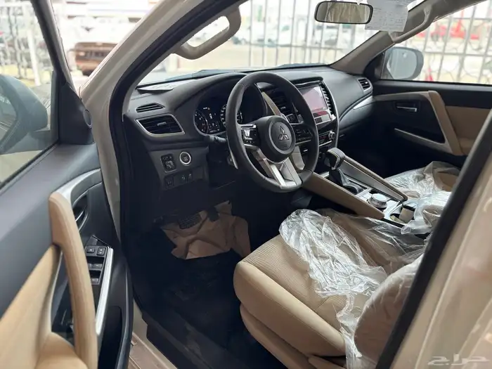 متسوبيشي مونتيرو استندر موديل 2025 5