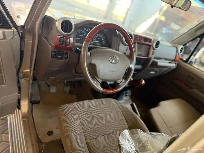 تويوتا شاص بريمي رفرف موديل 2016 24