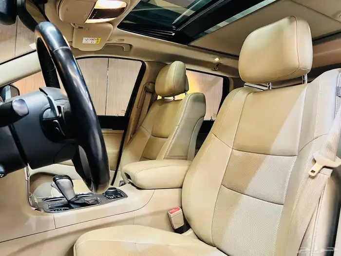 جراند شيروكي 2019 V6 لمتد (( بحاله ممتازه )) 7