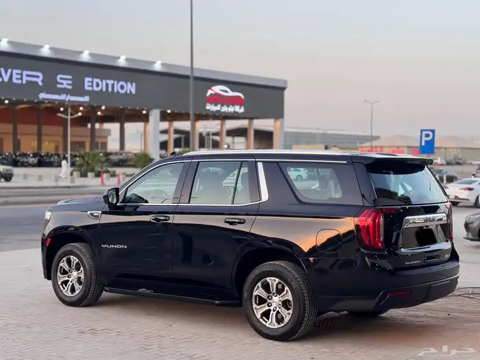 جي ام سي يوكن 2023 اسود 8