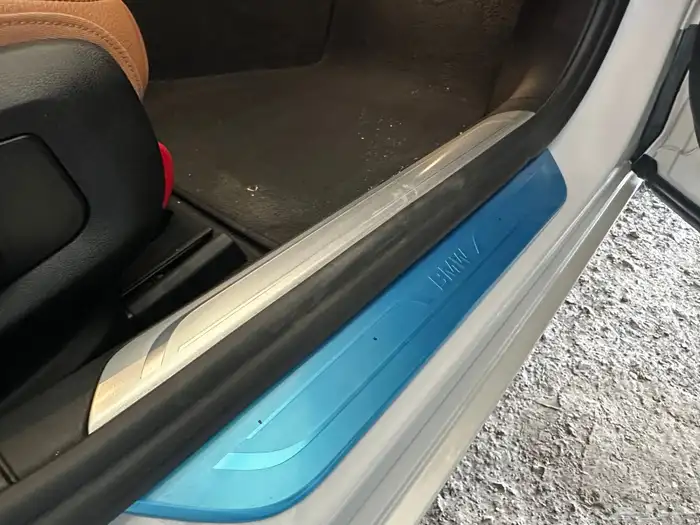 بي ام دبليو 730 م 2018 مخزن عداد 31 ألف كم 38