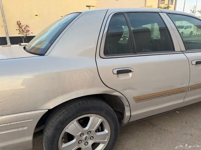 فورد فكتوريا 2011 1