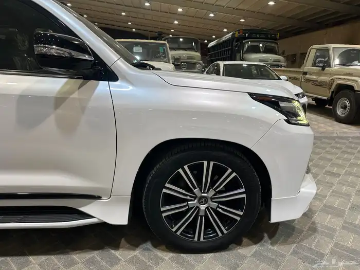 جيب لكزس LX570 سبورت بلس بحاله الوكاله 9