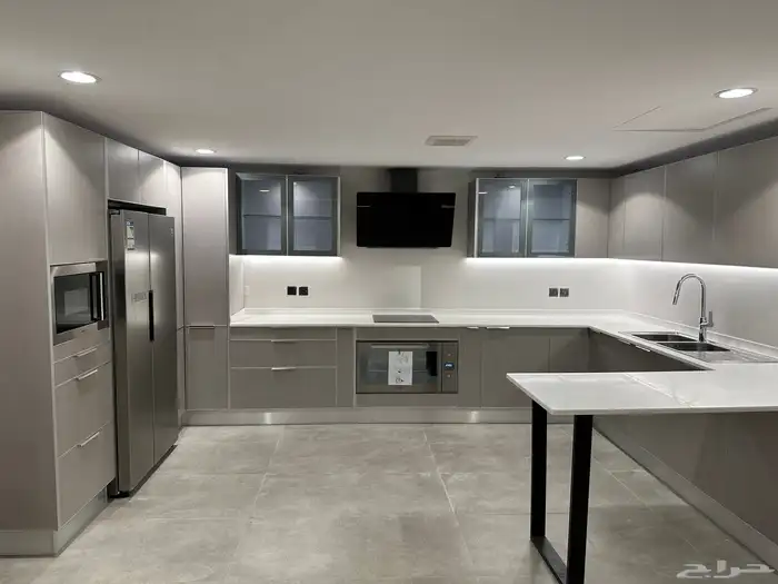 شقة فاخرة مؤثثة في حي الملقا مساحة 185م 8