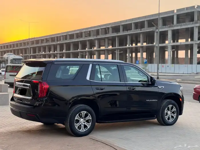 جي ام سي يوكن 2023 اسود 6