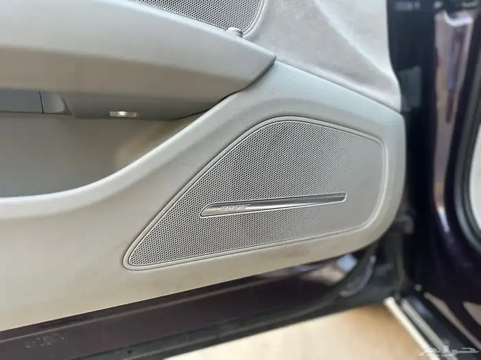 اودي مخزن ممشى قليل جدا A8 2012 19