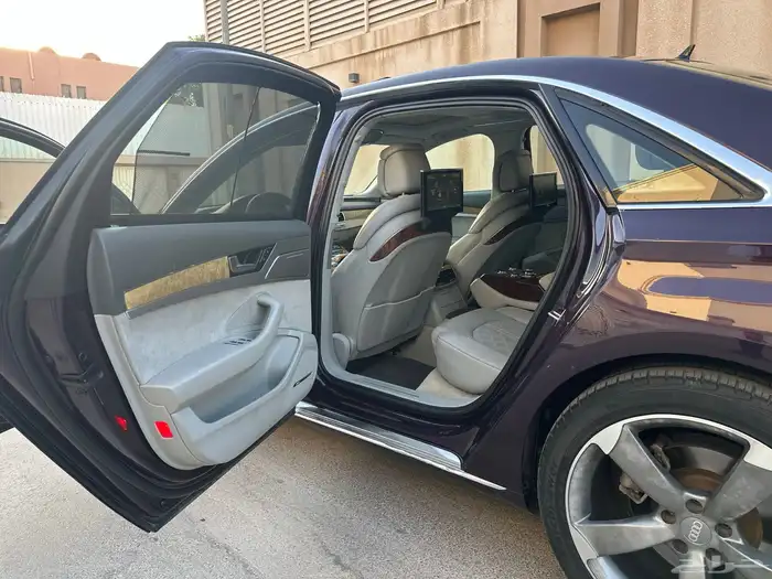 اودي مخزن ممشى قليل جدا A8 2012 5