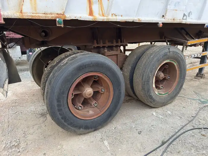 للبيع صندوق قلاب 11