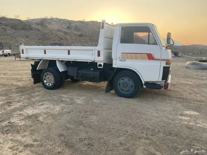 للبيع قلاب تايوتا نظيف 4