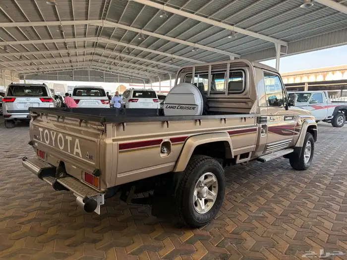 تويوتا شاص بريمي رفرف موديل 2016 13