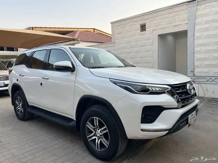 فورتشنر 2022 بنزين 6 سلندر نظيف جدا لدى قمة الاطلال 4