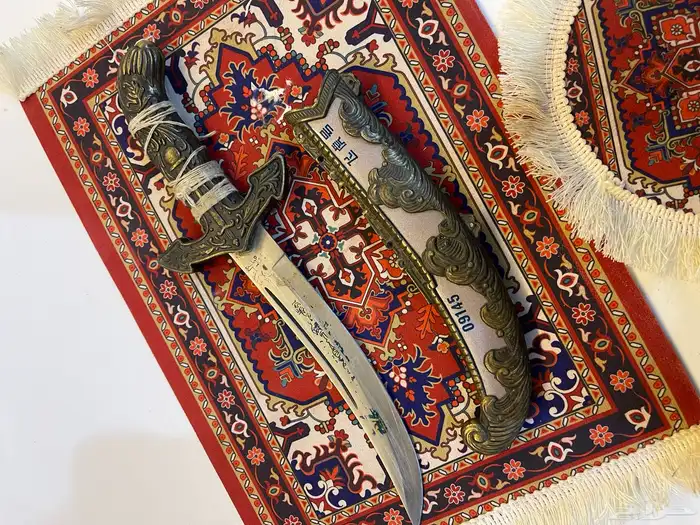 خنجر قديم علئ السوم لتواصل على الرقم 2