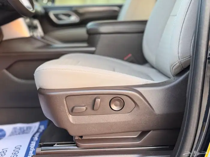 جي ام سي يوكن 2023 اسود 13