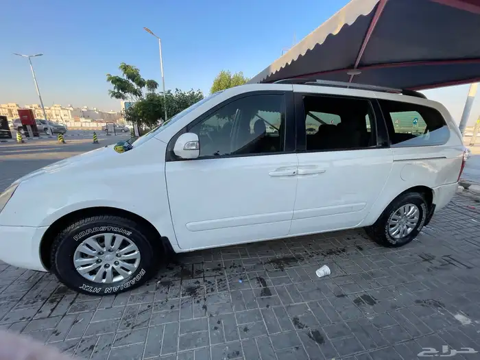 كيا كرنفال موديل 2013 ماشي 359000KM 2