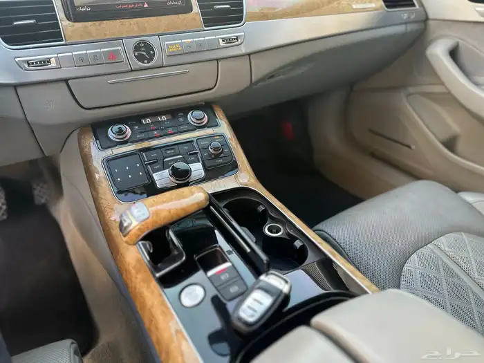 اودي مخزن ممشى قليل جدا A8 2012 21