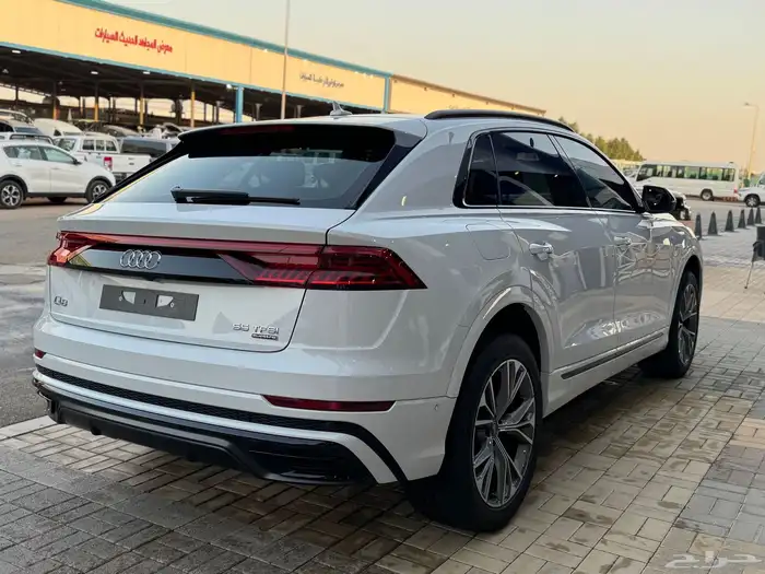 اودي Q8 2023 S line على الضمان عداد 25 الف 2