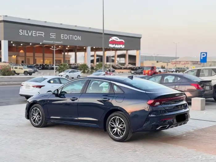 كيا K5 2022 ازرق غامق 9