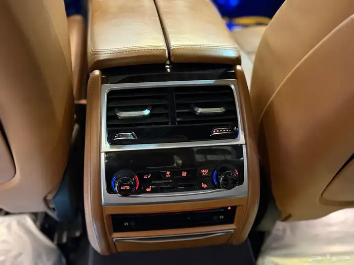 بي ام دبليو 740li 2018 (( بحالة ممتازة )) 20