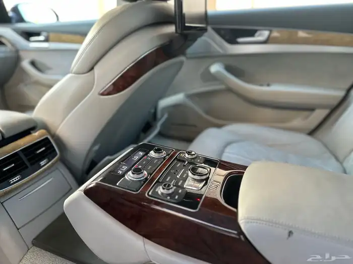 اودي مخزن ممشى قليل جدا A8 2012 22