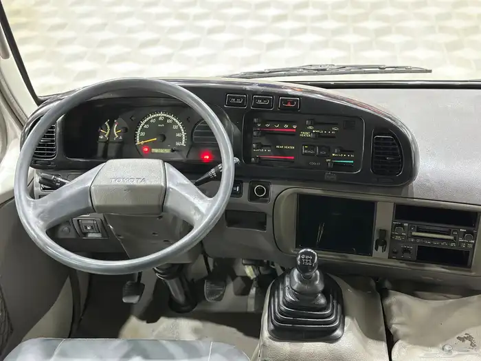 كوستر 2012 بنزين 30 راكب 10