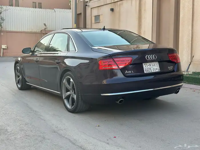 اودي مخزن ممشى قليل جدا A8 2012 1