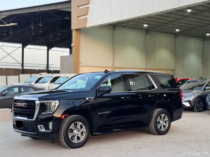 جي ام سي يوكن 2023 اسود 4