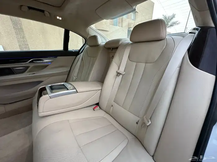 بي ام 740 ماشي فقط 73 الف بدي وكاله صيانات وكاله 9